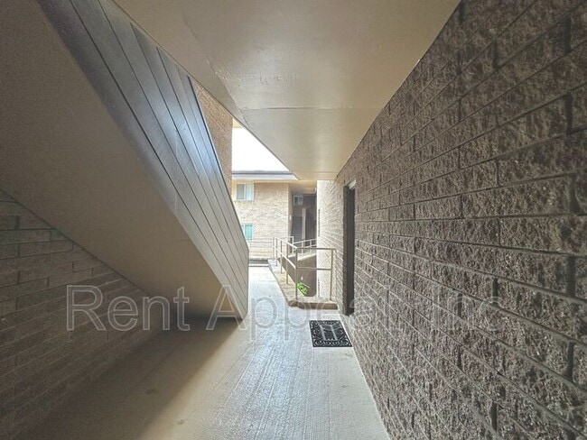 Building Photo - 346 Carpenter Dr NE