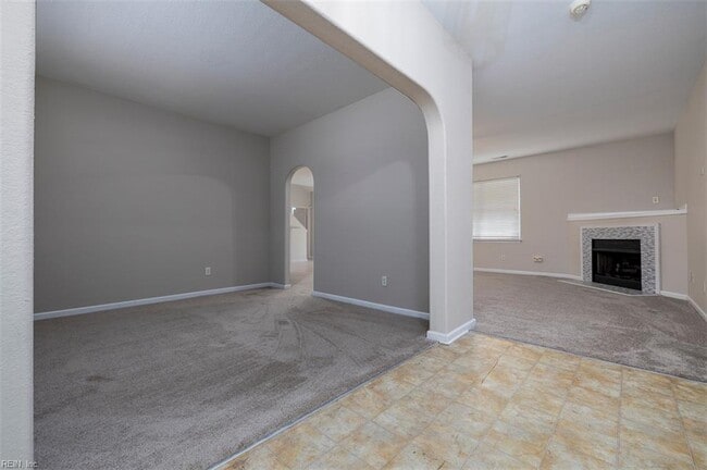 Building Photo - 5819 Woodside Ln