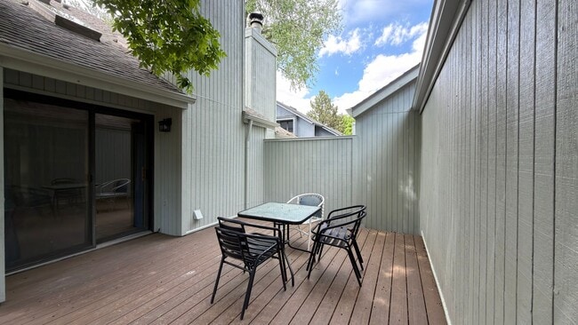 Building Photo - Great Townhome in Mid Town Fort Collins