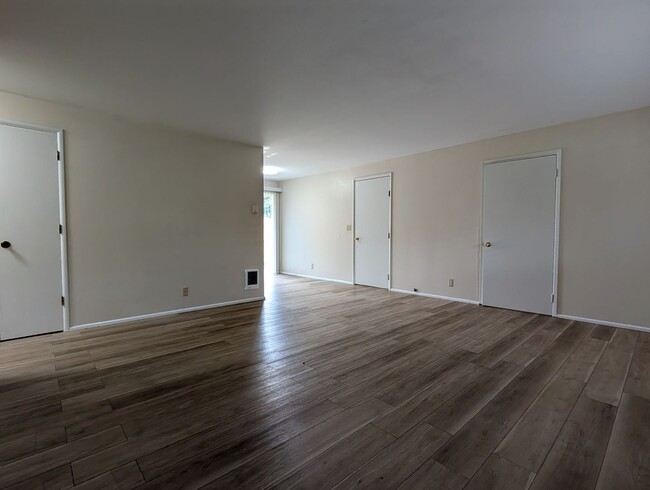 Building Photo - Great 2+ Bedroom, 1 Bathroom Duplex In Spr...