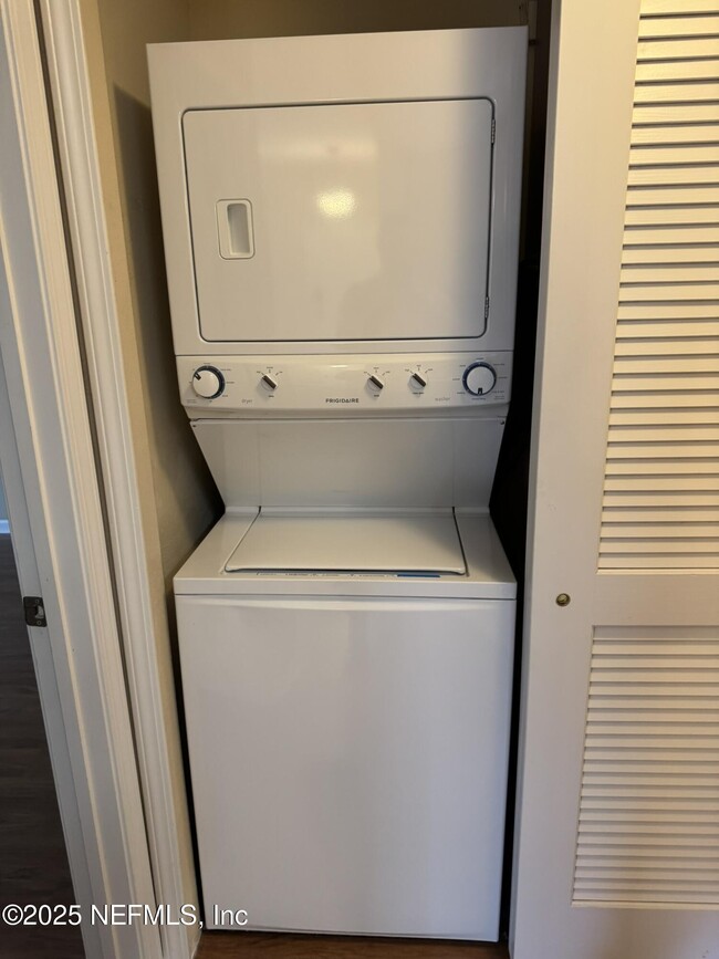 Building Photo - 575 Oakleaf Plantation Pkwy