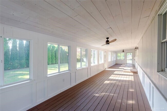 Building Photo - 679 Lakengren Dr