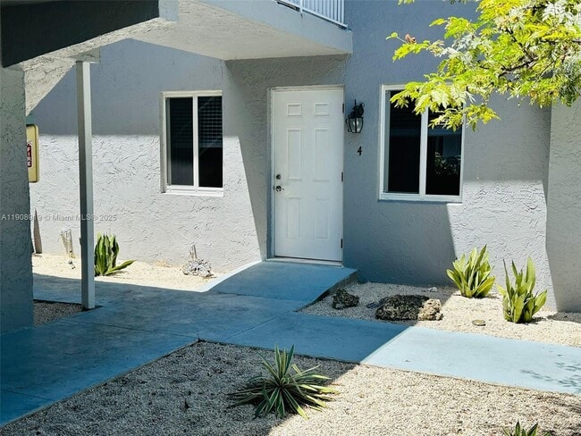 Building Photo - 414 SE 14th St