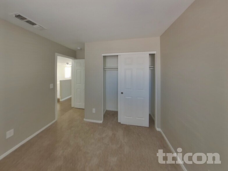 Building Photo - 11229 W Devonshire Ave