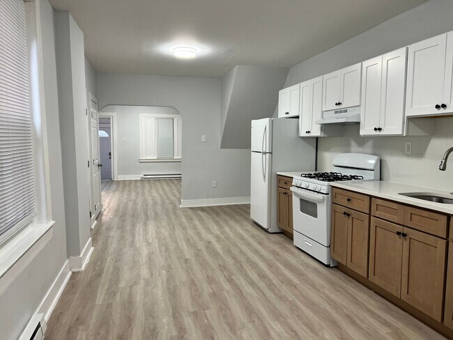 Building Photo - Renovated 3bd/1bth House with Rear yard!! SECTION 8 ONLY!!