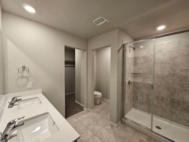Building Photo - 1305 Lindsey Dr