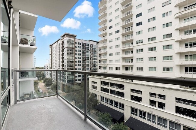 Building Photo - 101 S Eola Dr