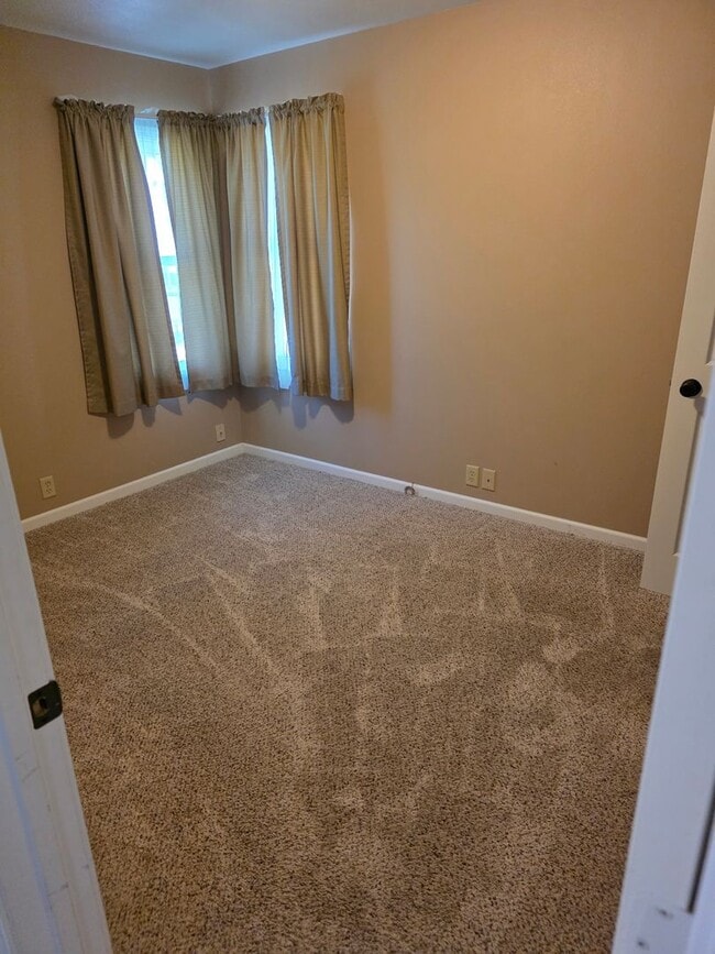 Building Photo - Looking for Cozy? You Just Found It.