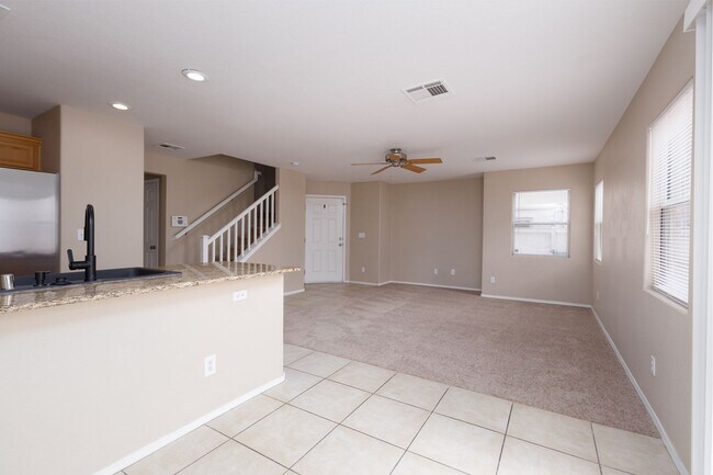 Building Photo - 3 bedroom single family home in Henderson!