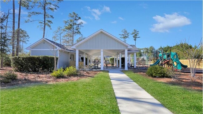 Building Photo - 170 Whitaker Way N