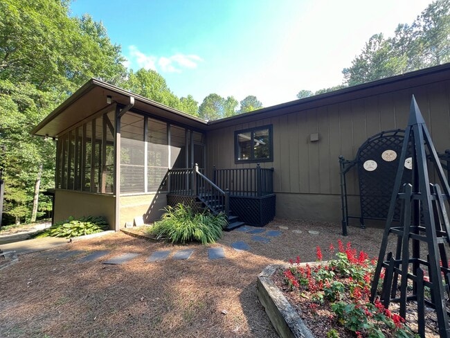 Building Photo - 3005 Hickory Tree Pl