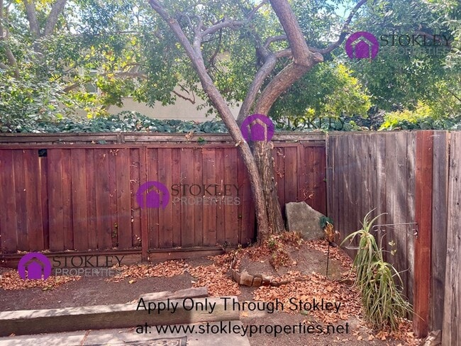 Building Photo - 1893 Lynwood Dr