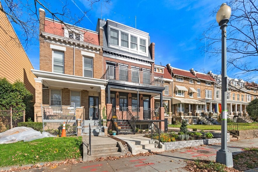 Primary Photo - 423 Quincy St NW