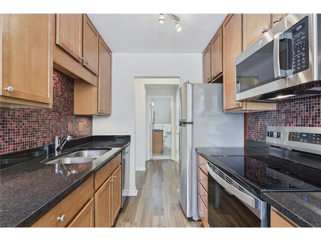 Building Photo - 2706 Humboldt Ave S