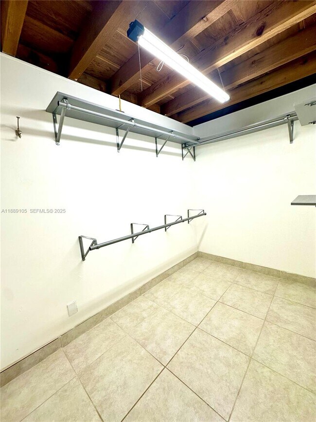 Building Photo - 497 N University Dr