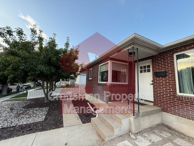Building Photo - 2697 Glenmare St