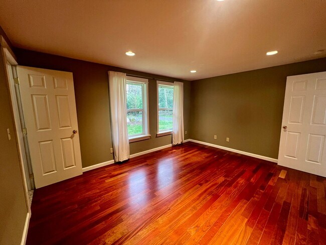 Building Photo - PENDING APPLICATION; Private Westside 3 BD+Den