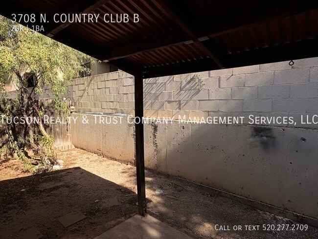 Building Photo - 3708 N Country Club Rd