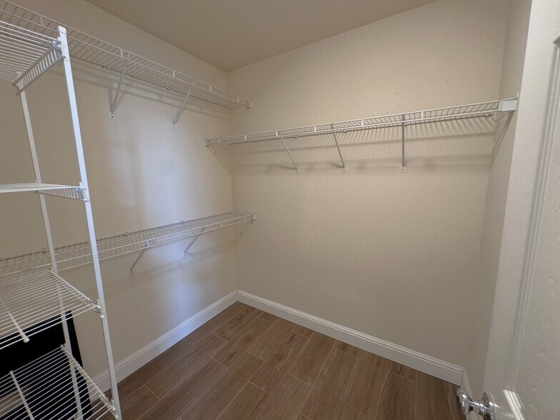 Building Photo - 4629 Stern Dr