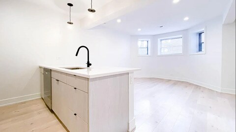 Building Photo - 1336 W Bryn Mawr Ave