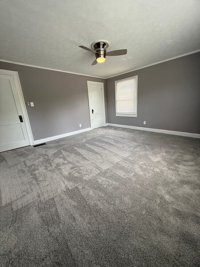Building Photo - College 3359-63