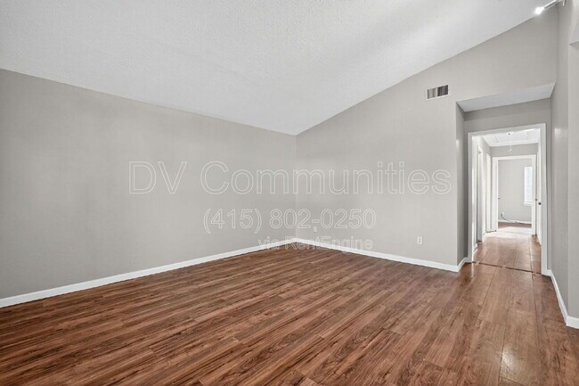 Building Photo - 24415 Lightwoods Dr