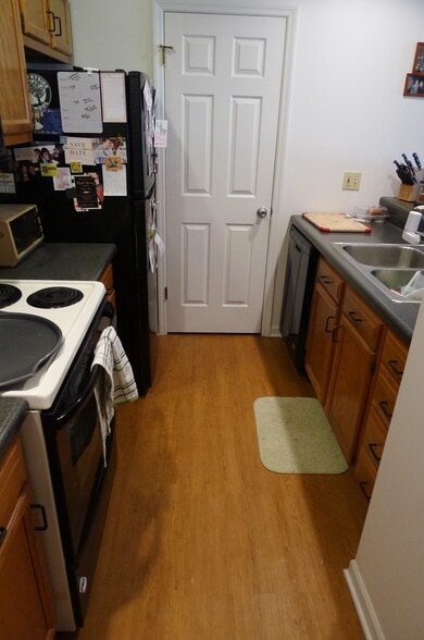 Building Photo - 204 Misty Cove