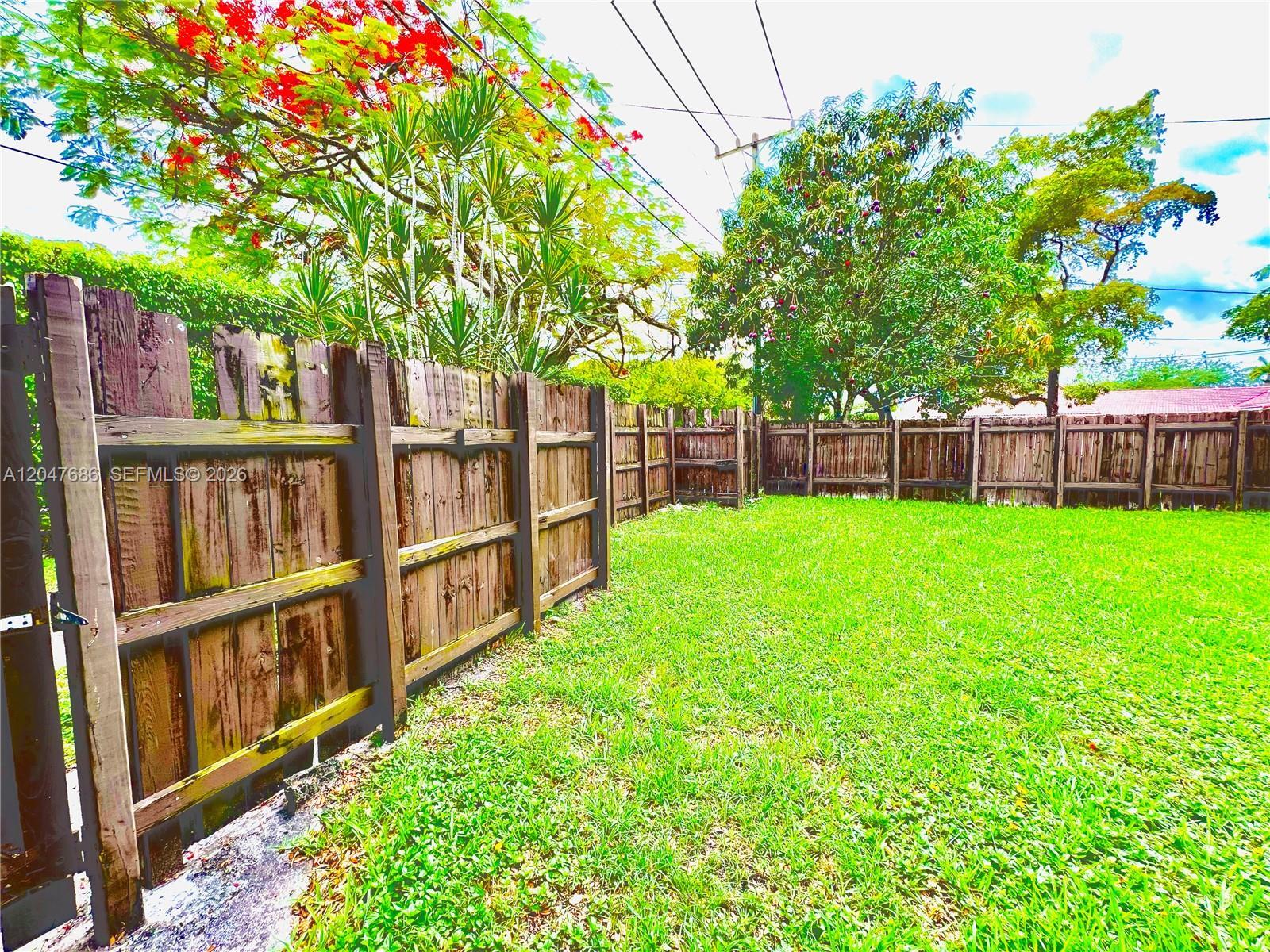 Building Photo - 410 Pinecrest Dr