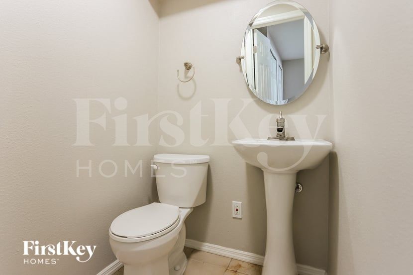 Building Photo - 1107 Burgundy Ln