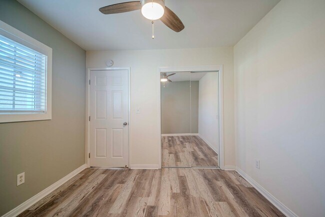 Building Photo - 679 Center St