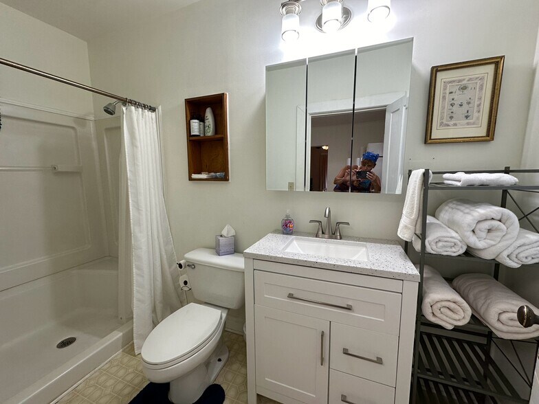 Building Photo - 133 Nelson Ave