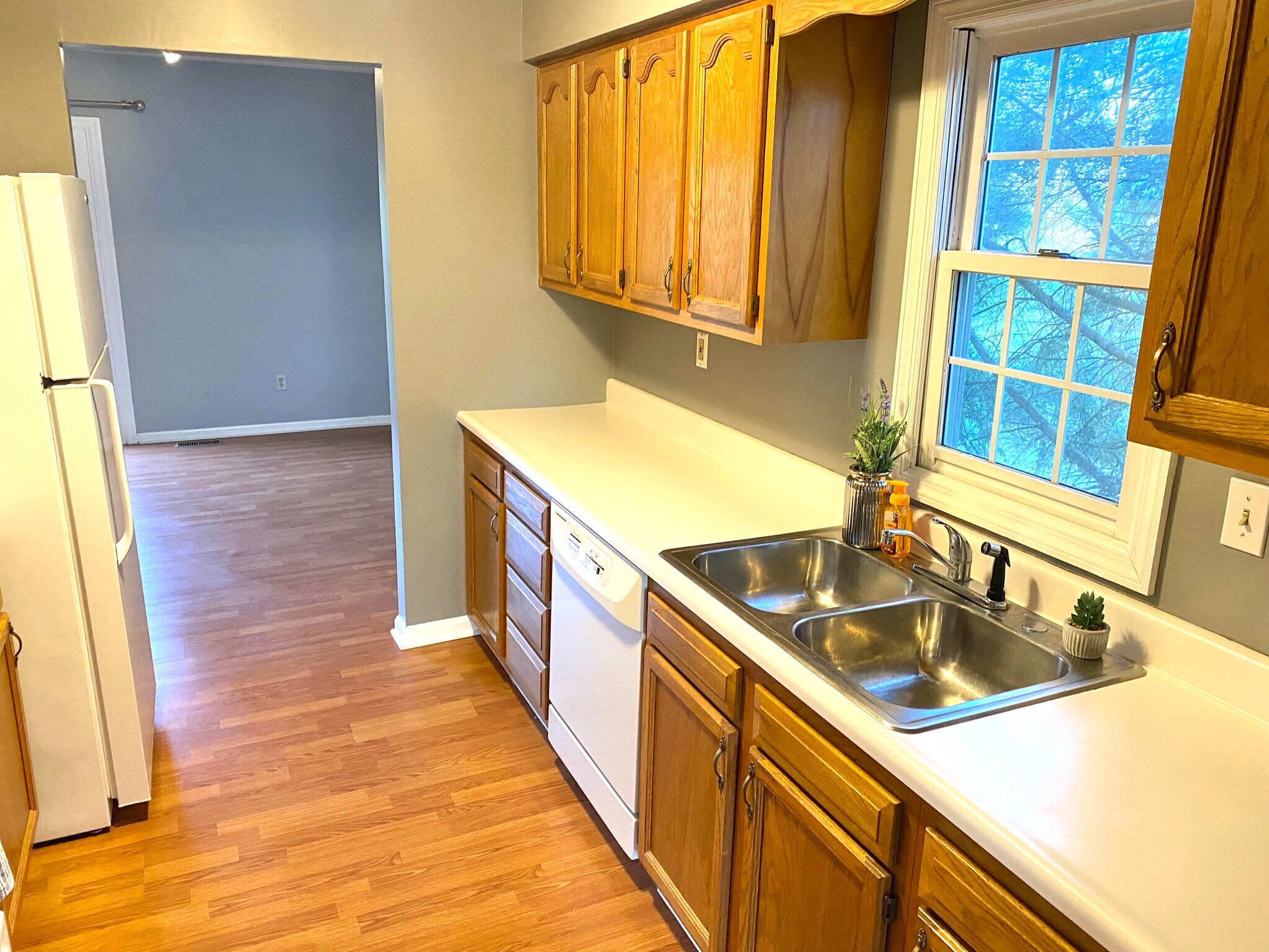 Building Photo - 202 Meadowview Dr