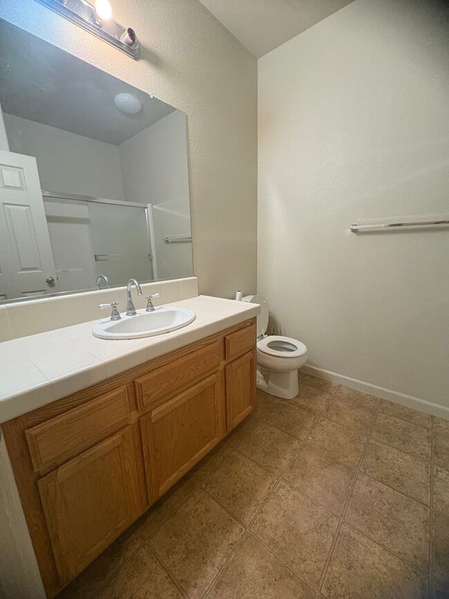 Building Photo - Nice 3-Bedroom House