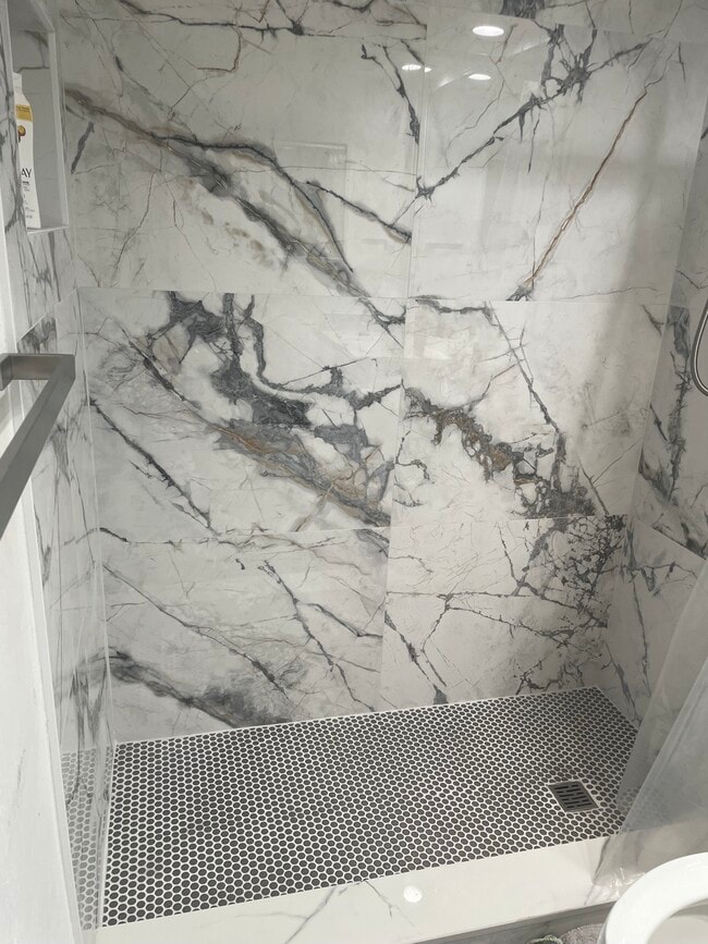 Primary Shower - 100 SE 6th Ave