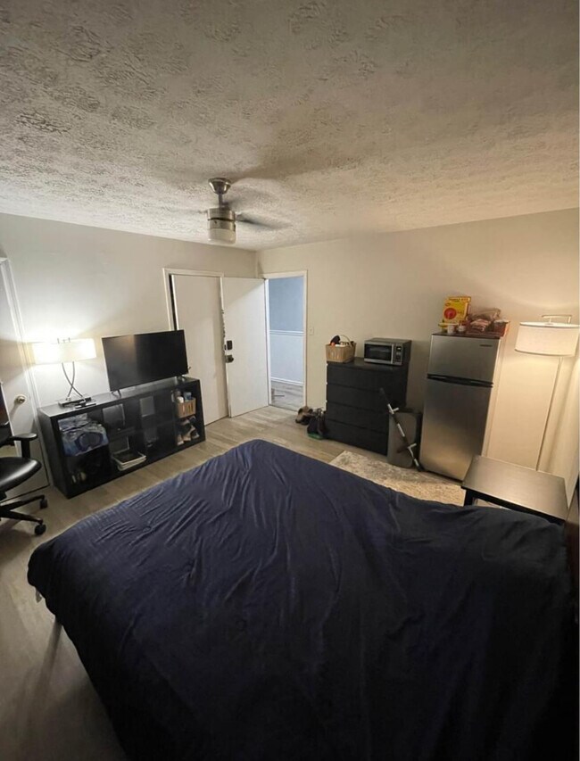 Building Photo - 877 Beckwith St SW