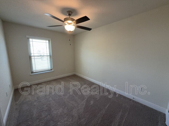 Building Photo - 4397 Village Oak Ln