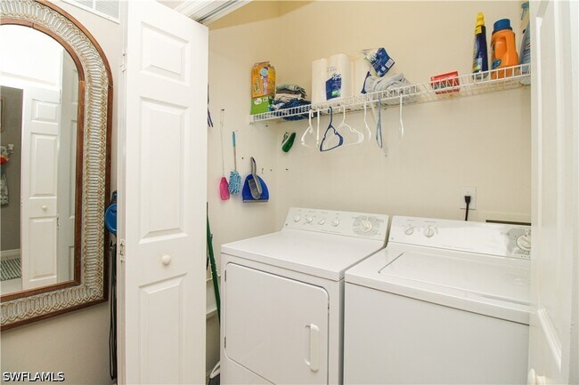 Building Photo - 8217 Parkstone Pl
