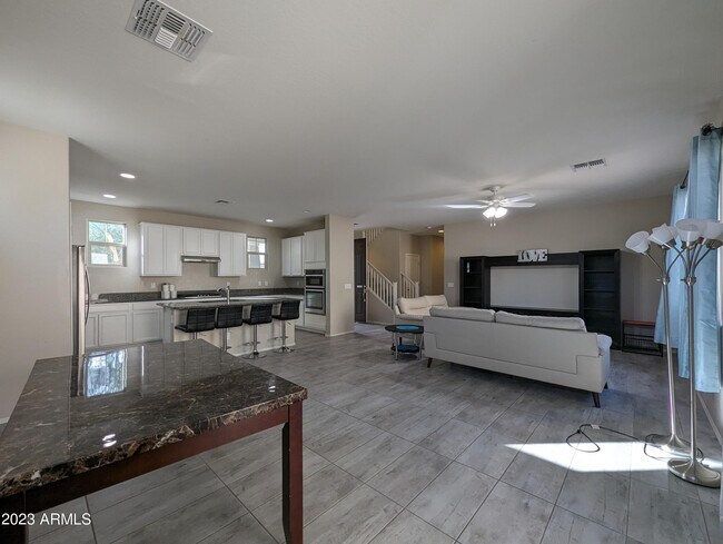 Building Photo - 1253 N 166th Ave
