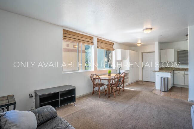 Building Photo - 884 E 700 N