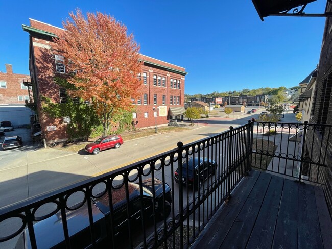 Building Photo - 421 13th St