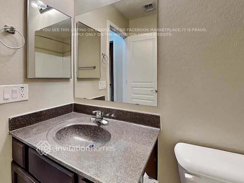 Building Photo - 3926 S Napa Ln