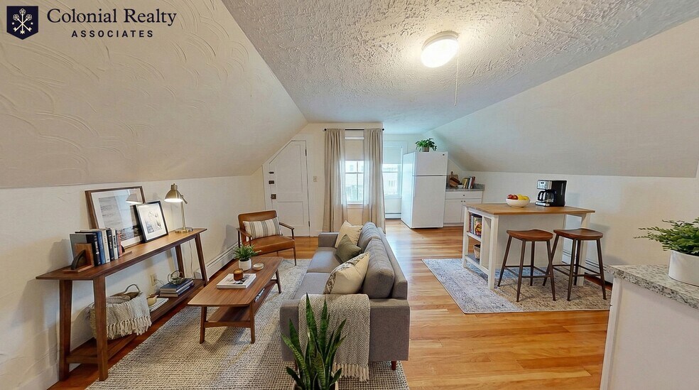 Building Photo - 174 Cushing St