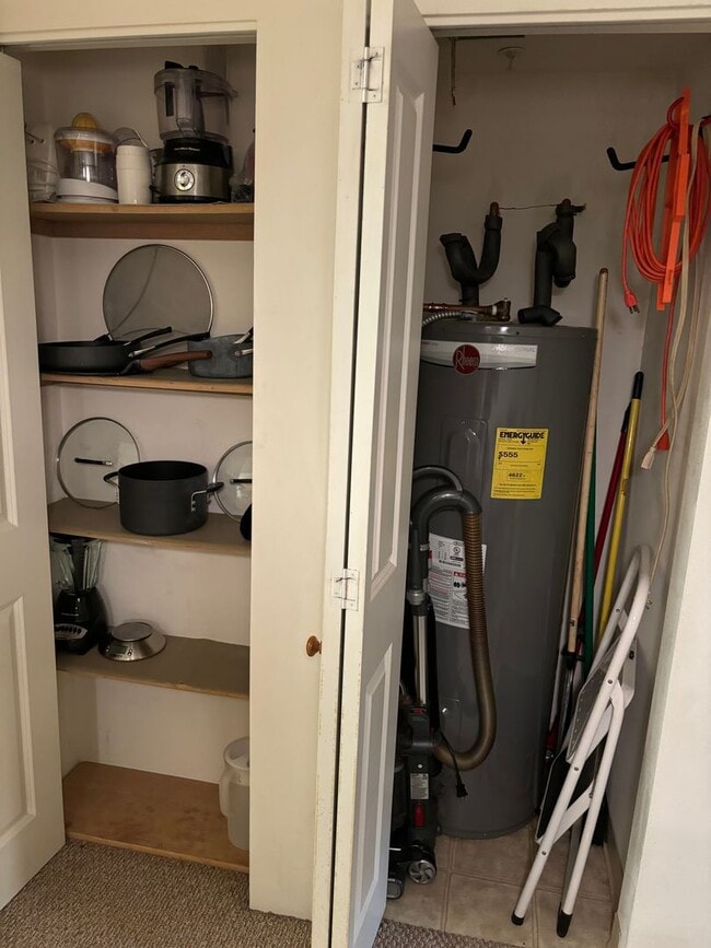 Building Photo - Move-In Ready 2BR/2BA Condo – Fully Furnished, AC, Washer/Dryer, Parking