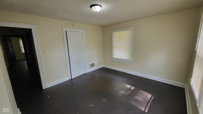 Building Photo - 514 Bernard Ave