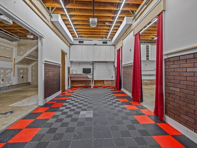 Building Photo - 217 Huntington Rd