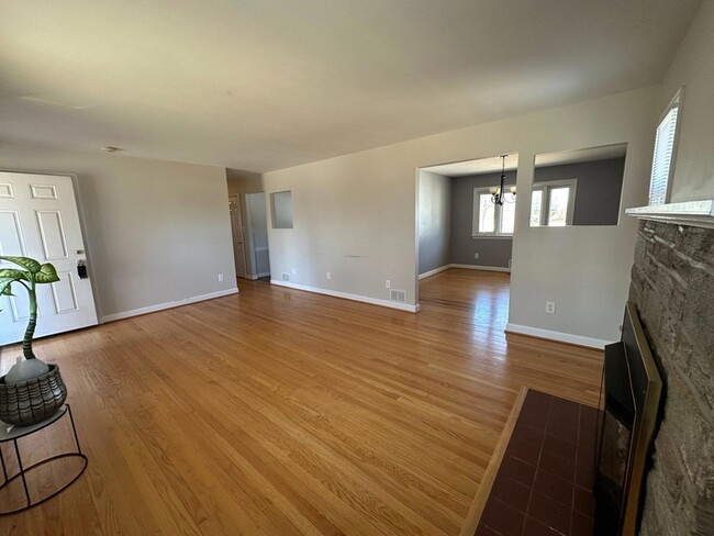 Building Photo - 5118 Avoca Ave