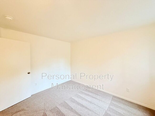 Building Photo - 3412 NE 66th Ave