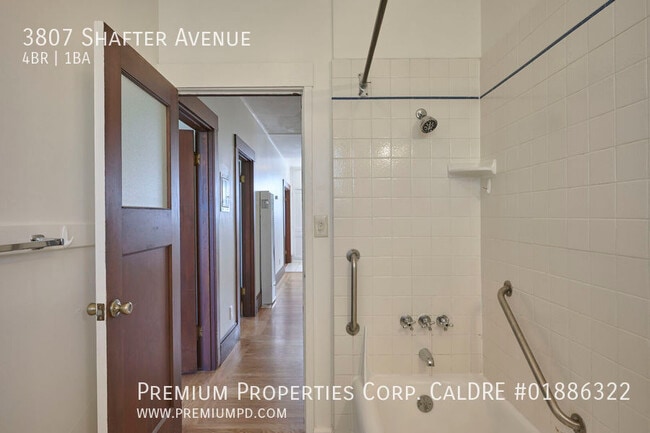 Building Photo - 3807 Shafter Ave