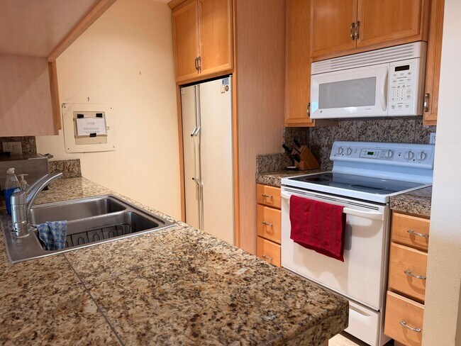 Building Photo - 223 E Surfside Dr