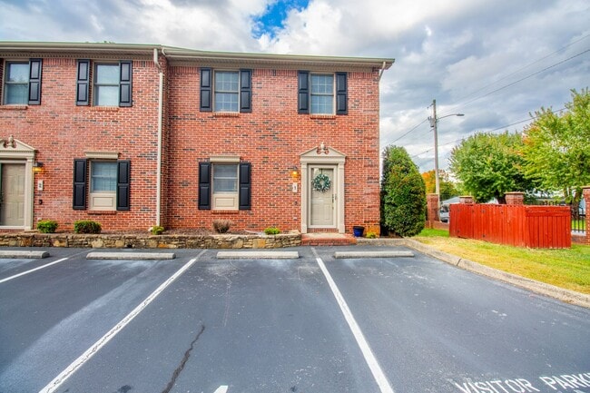 Primary Photo - Beautiful 2 Bed, 2.5 Bath Condo in Johnson...
